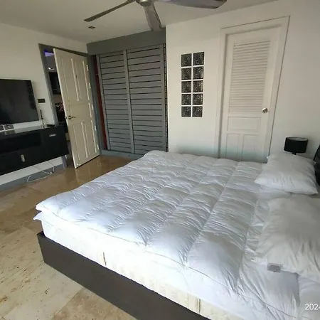 Royal Hill Luxurious Spacious 2 Bedrooms 2 Baths 100sqm Wi-fi Apartment