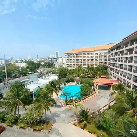 Royal Hill Luxurious Spacious 2 Bedrooms 2 Baths 100sqm Wi-fi Apartment *