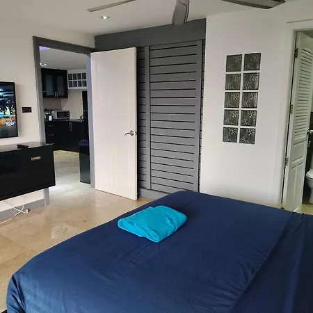Royal Hill Luxurious Spacious 2 Bedrooms 2 Baths 100sqm Wi-fi Apartment Pattaya