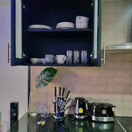 Royal Hill Luxurious Spacious 2 Bedrooms 2 Baths 100sqm Wi-fi Apartment *