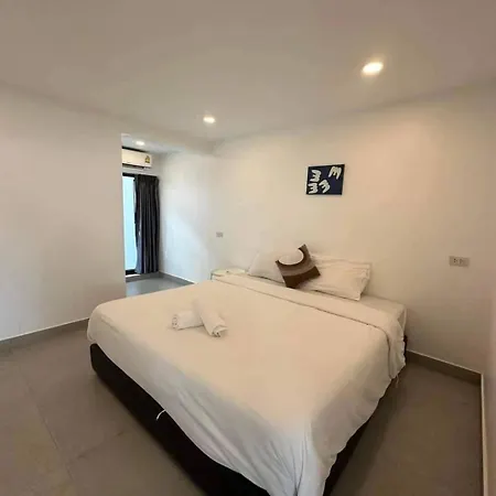 芭提雅市中心五卧室泳池别墅 * Pattaya