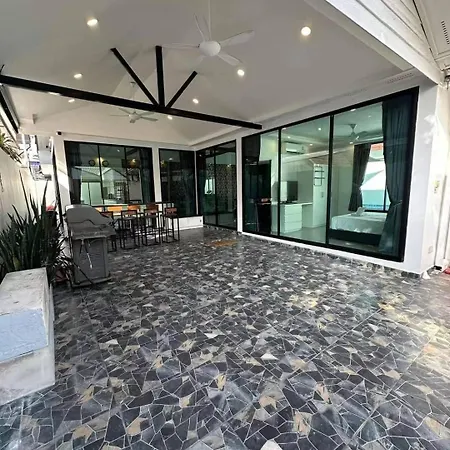 芭提雅市中心五卧室泳池别墅 Villa *