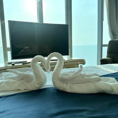 Oceanfront Luxury In With Private And Inifinity Pool - Not A 30 Day Minimum Apartment Pattaya