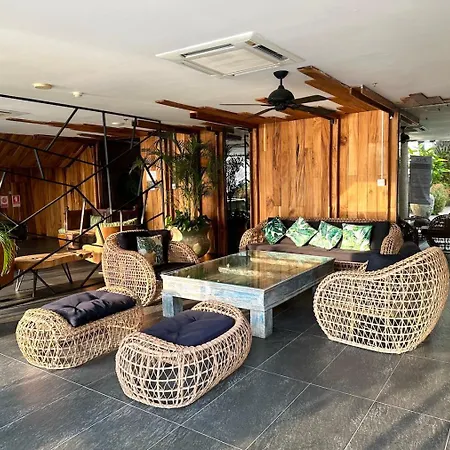 Apartment Oceanfront Luxury In With Private And Inifinity Pool - Not A 30 Day Minimum Pattaya