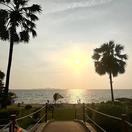 Oceanfront Luxury In With Private And Inifinity Pool - Not A 30 Day Minimum * Pattaya
