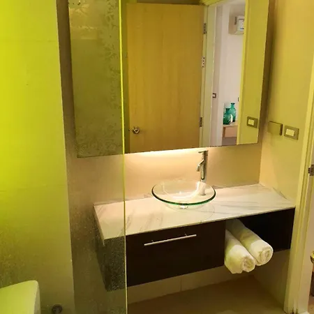 Grande Caribbean Guestroom *