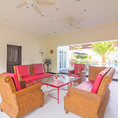Seaside 3 Pools, 2 Mins Walk To * Pattaya