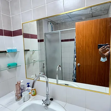 Apartment View Sea看海观景公寓 机场巴士站隔壁 出门双条车到芭提雅海滩、步行街和各㬌点 Pattaya