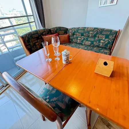 Apartment View Sea看海观景公寓 机场巴士站隔壁 出门双条车到芭提雅海滩、步行街和各㬌点 Pattaya