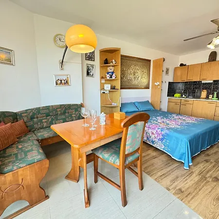 Apartment View Sea看海观景公寓 机场巴士站隔壁 出门双条车到芭提雅海滩、步行街和各㬌点 *