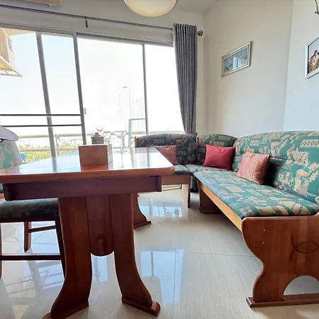 Apartment View Sea看海观景公寓 机场巴士站隔壁 出门双条车到芭提雅海滩、步行街和各㬌点 Pattaya