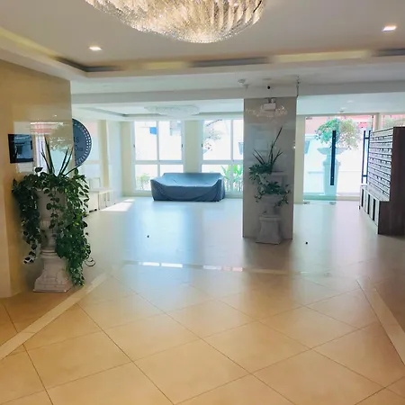 Center Luxurious Garden 2 *