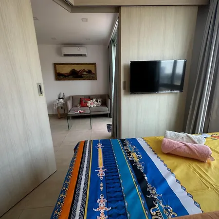 Center Luxurious Garden 1