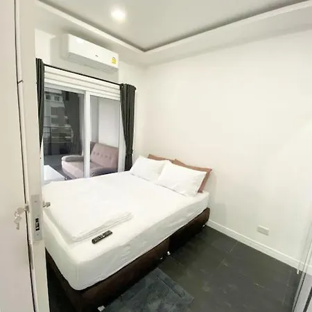 Moderne Og Delikat Pa Stranden I Jomtien *