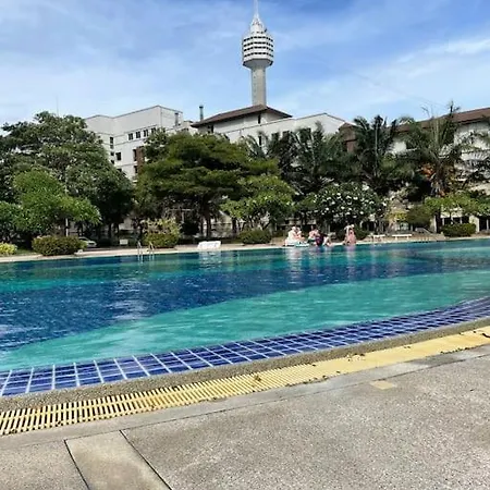 Moderne Og Delikat Pa Stranden I Jomtien