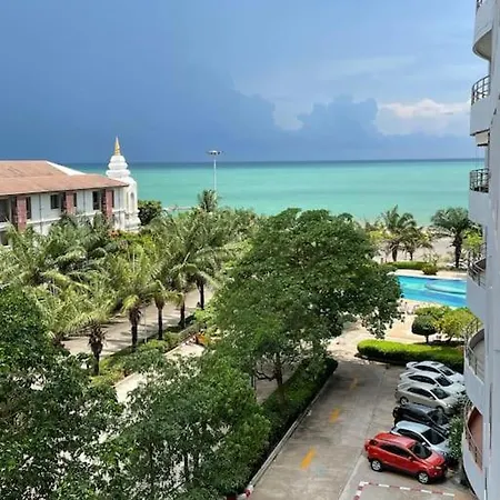 Moderne Og Delikat Pa Stranden I Jomtien