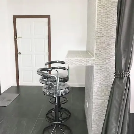 Moderne Og Delikat Pa Stranden I Jomtien