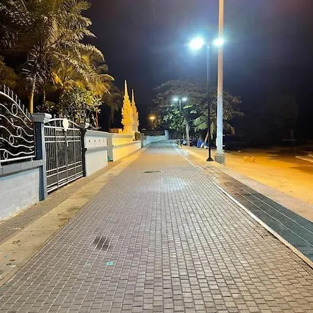 Moderne Og Delikat Pa Stranden I Jomtien *
