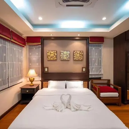 芭提雅市中心三臥室泳池別墅 * Pattaya