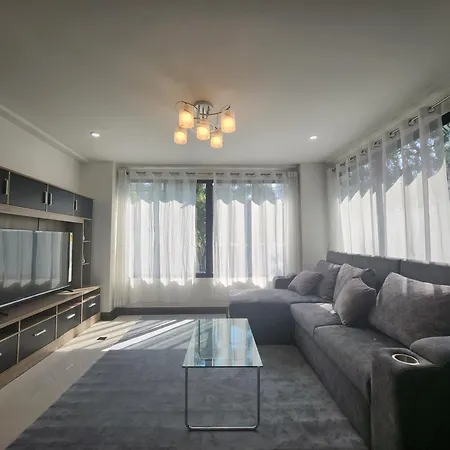 长住优惠房-芭提雅市中心4间卧室泳池别墅好莱坞hollywood旁 Villa *
