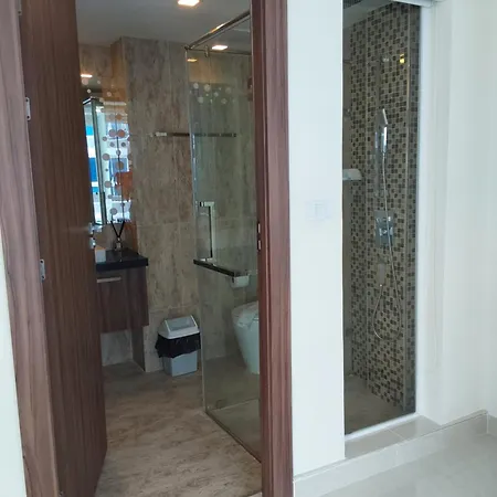 Grand Avenue, 2 Bed-/ 2 Bathroom, 70 Sqm, Pool View