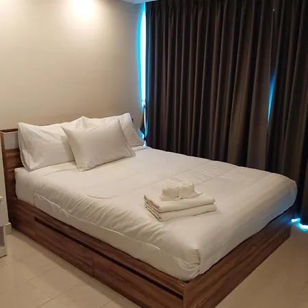อพาร์ทเม้น Grand Avenue, 2 Bed-/ 2 Bathroom, 70 Sqm, Pool View