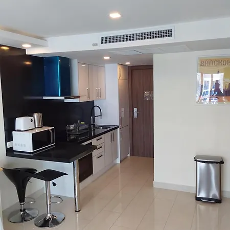 อพาร์ทเม้น Grand Avenue, 2 Bed-/ 2 Bathroom, 70 Sqm, Pool View