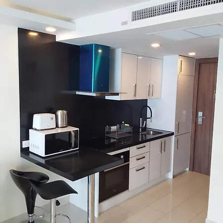Grand Avenue, 2 Bed-/ 2 Bathroom, 70 Sqm, Pool View Pattaya