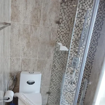 Grand Avenue, 2 Bed-/ 2 Bathroom, 70 Sqm, Pool View * Pattaya