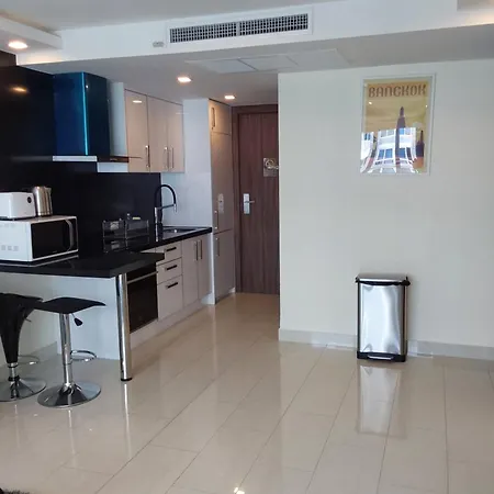 อพาร์ทเม้น Grand Avenue, 2 Bed-/ 2 Bathroom, 70 Sqm, Pool View
