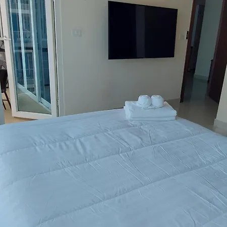 Grand Avenue, 2 Bed-/ 2 Bathroom, 70 Sqm, Pool View * Pattaya