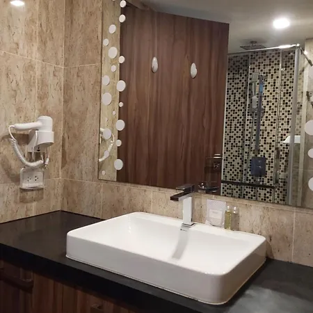 Grand Avenue, 2 Bed-/ 2 Bathroom, 70 Sqm, Pool View