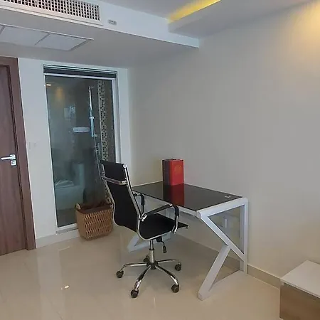 Grand Avenue, Luxury Suite, 72sqm Pool View With Lounge Area อพาร์ทเม้น *