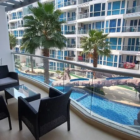 Grand Avenue, Luxury Suite, 72sqm Pool View With Lounge Area *