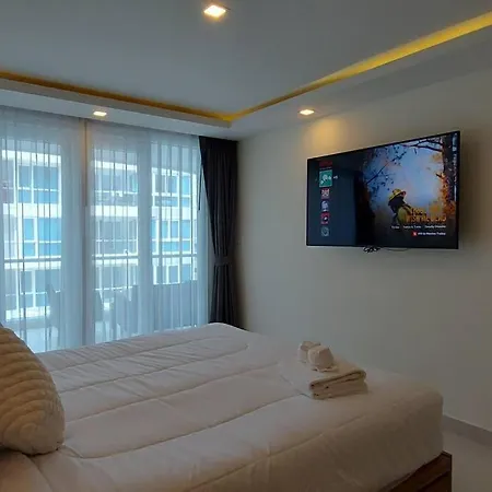 Grand Avenue, Luxury Suite, 72sqm Pool View With Lounge Area *