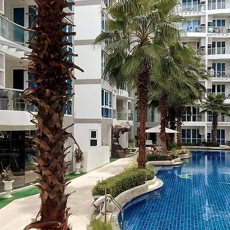 อพาร์ทเม้น Grand Avenue, Luxury Suite, 72sqm Pool View With Lounge Area Pattaya