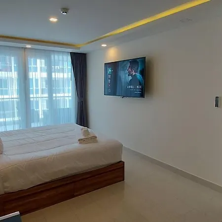Grand Avenue, Luxury Suite, 72sqm Pool View With Lounge Area * Pattaya