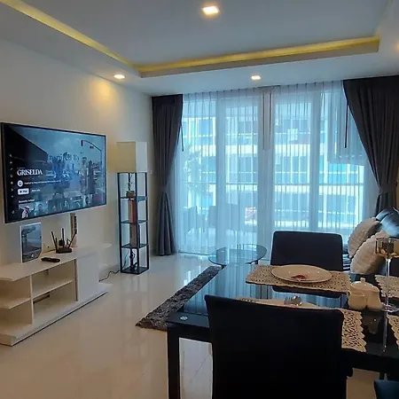 Grand Avenue, Luxury Suite, 72sqm Pool View With Lounge Area * Pattaya