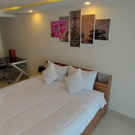 Grand Avenue, Luxury Suite, 72sqm Pool View With Lounge Area *