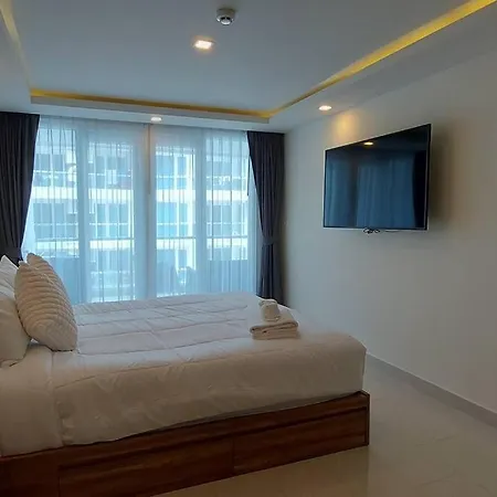 Grand Avenue, Luxury Suite, 72sqm Pool View With Lounge Area