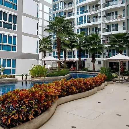 Grand Avenue, Luxury Suite, 72sqm Pool View With Lounge Area Pattaya