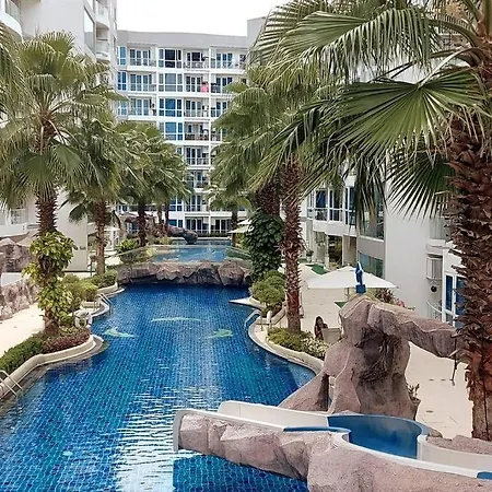 Grand Avenue, Luxury Suite, 72sqm Pool View With Lounge Area อพาร์ทเม้น *