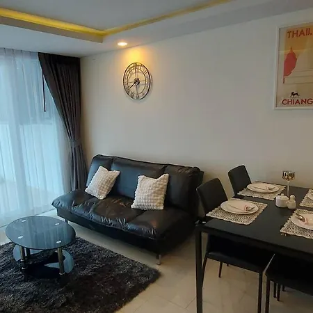 Grand Avenue, Luxury Suite, 72sqm Pool View With Lounge Area * Pattaya