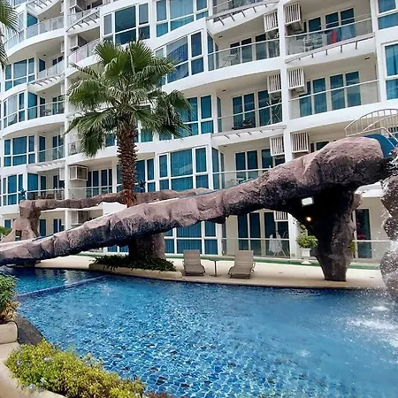 Grand Avenue, Luxury Suite, 72sqm Pool View With Lounge Area