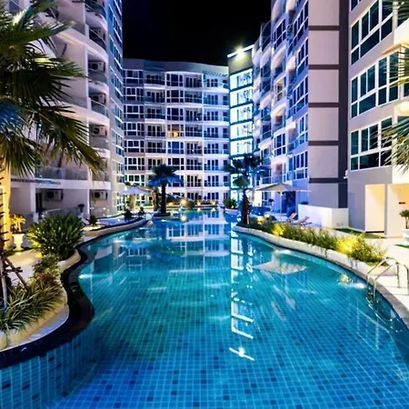 Grand Avenue, Luxury Suite, 72sqm Pool View With Lounge Area อพาร์ทเม้น *
