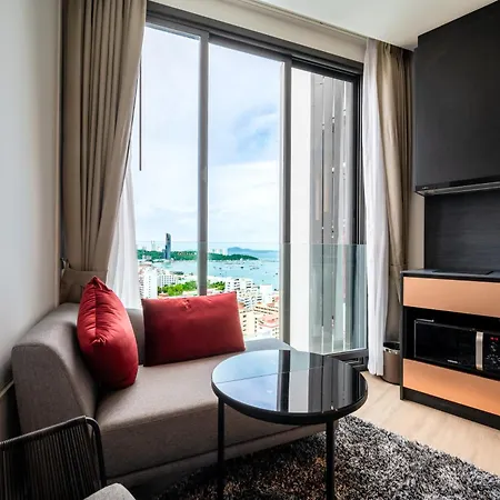 Edge Apartment *