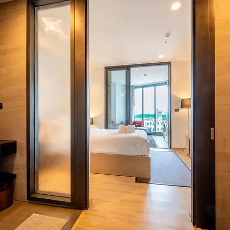 Edge Apartment *