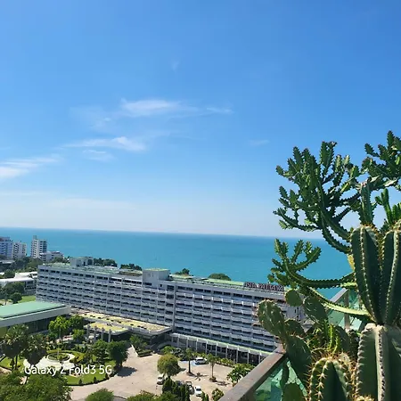 Pratamnak Luxury Condo, Golf, Ocean View *