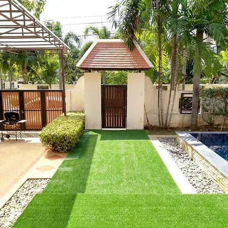 Deluxe Pool Close To And Walking Street! *