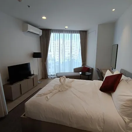 อพาร์ทเม้น Downtown Chic Rooftop Pool #en797
